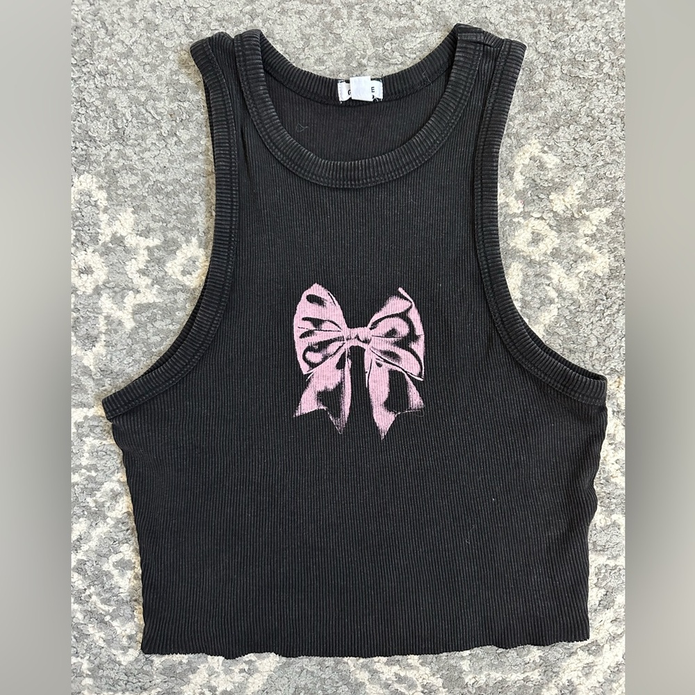cute and trendy garage bow top never worn but tags are off
